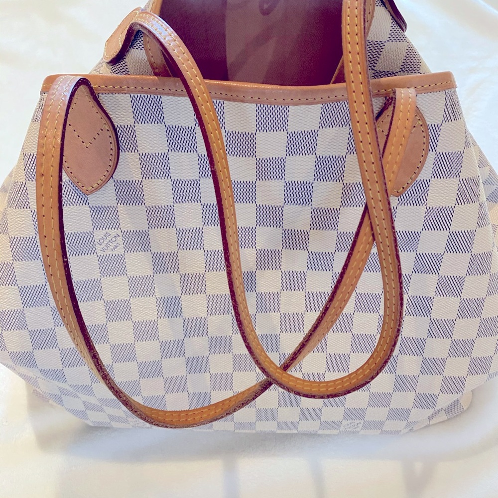Louis Vuitton GM Neverfull Tote